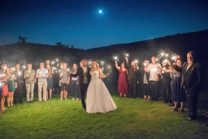 05 vecerni svatebni foceni svatba s prskavkou ceske budejovice jihocesky kraj copy